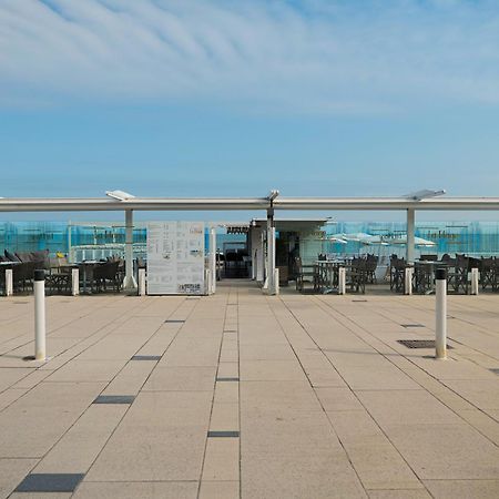Hotel Merveilleux Cote Mer Dunkirk Екстериор снимка