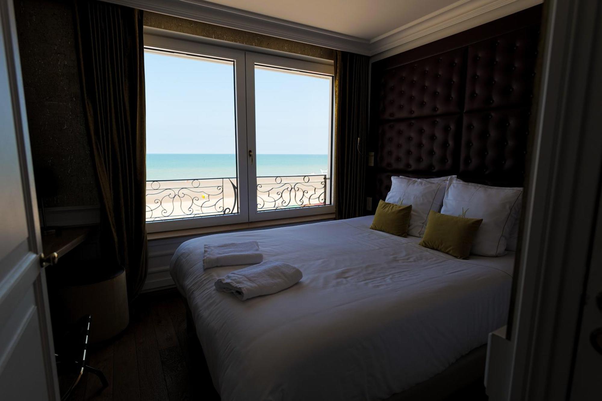 Hotel Merveilleux Cote Mer Dunkirk Екстериор снимка