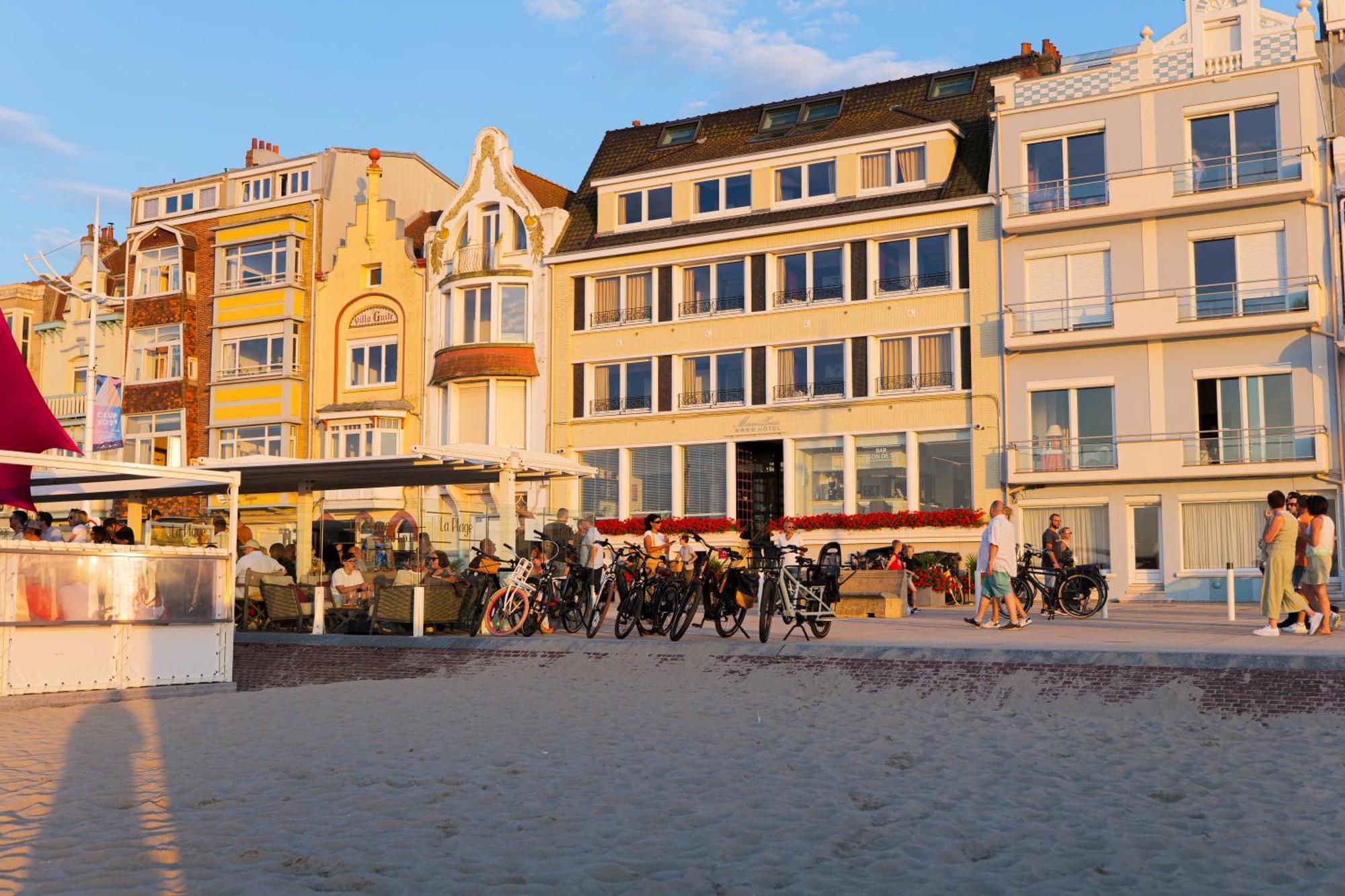 Hotel Merveilleux Cote Mer Dunkirk Екстериор снимка