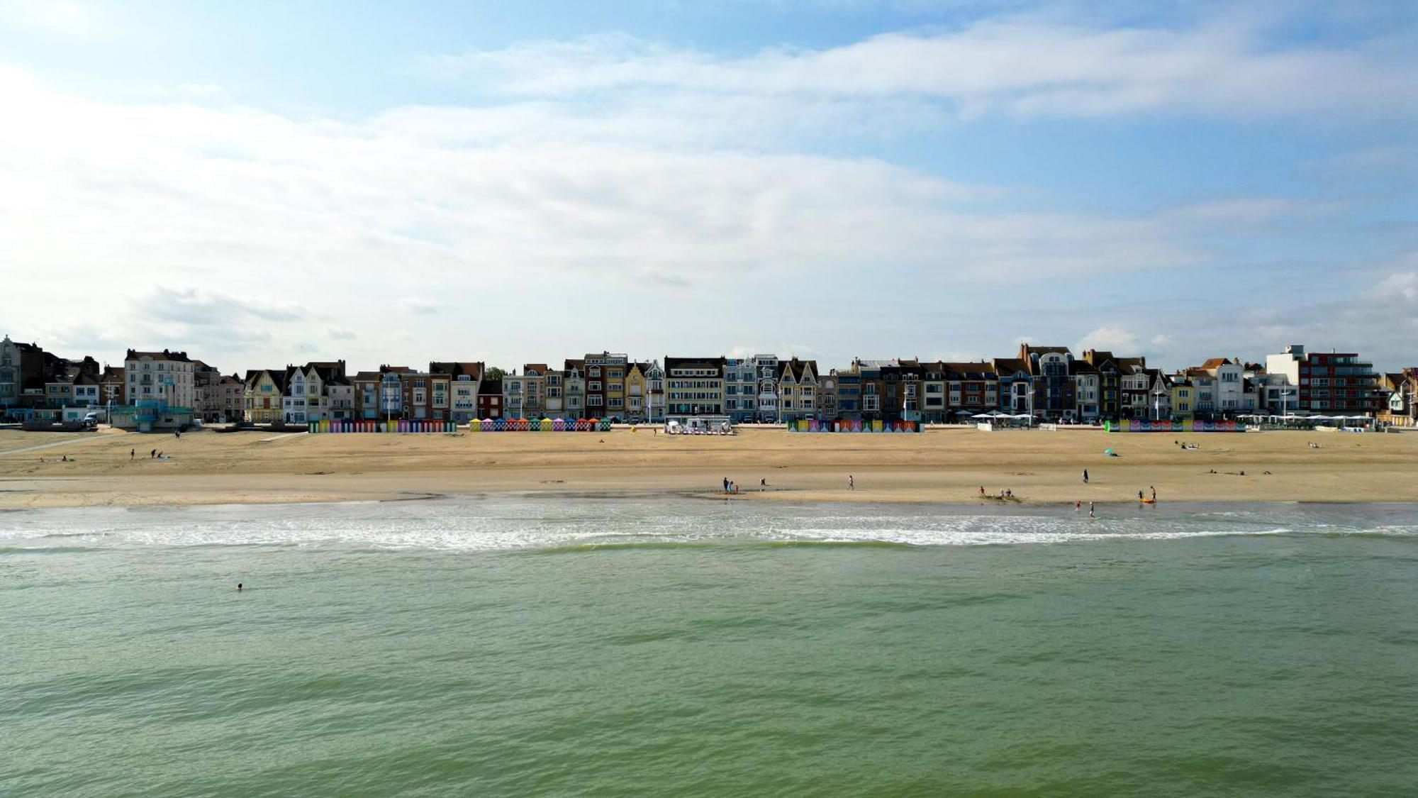 Hotel Merveilleux Cote Mer Dunkirk Екстериор снимка